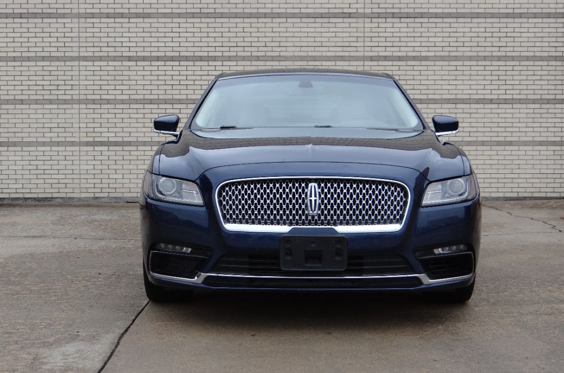 2017 Lincoln Continental Reserve's photo